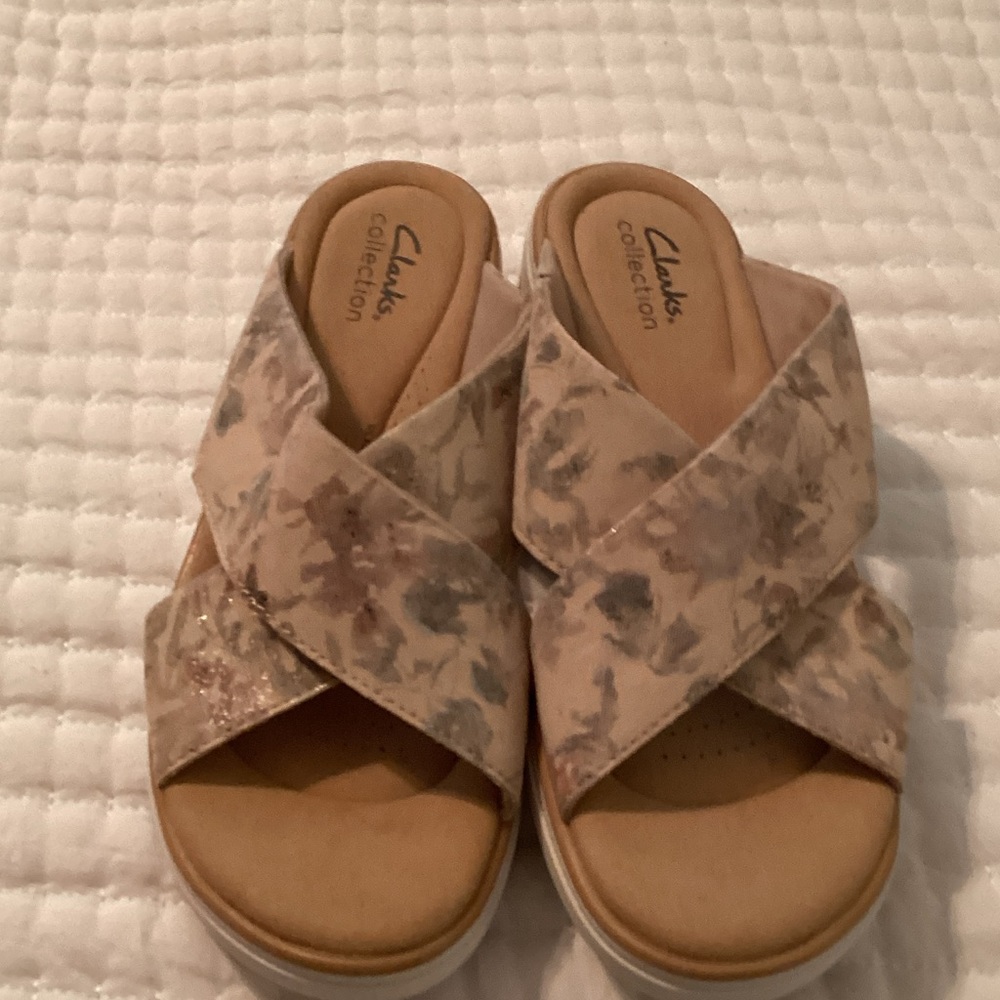 Clarks Women's Beige Floral Mules